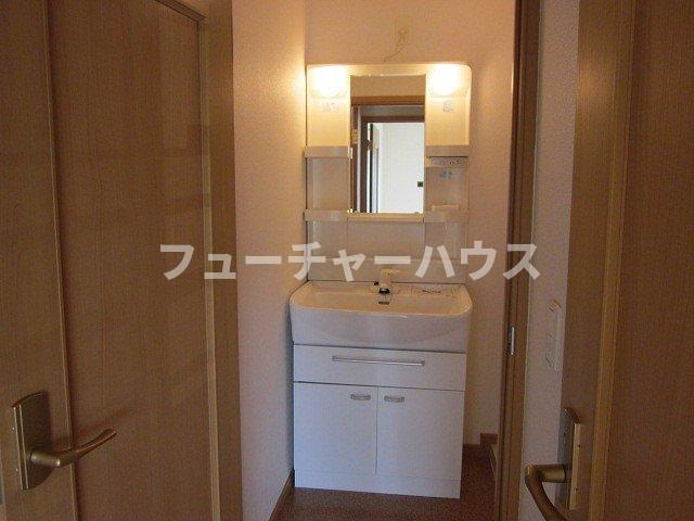 ミルフィーユ壱番館の洗面所|ゆったりとスペースのある洗面所
