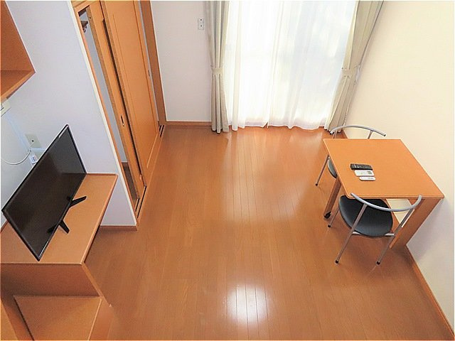 レオパレス踏入の居間・リビング|ベッド上からのアングルです