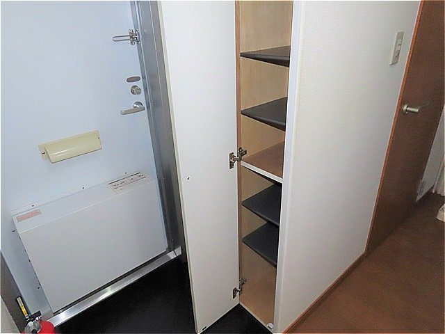 レオパレス踏入の玄関|シューズボックスあり
