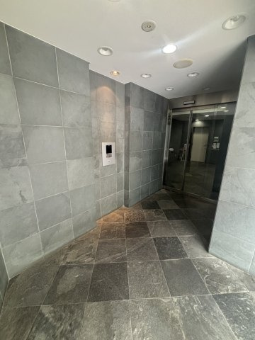 ファミール銀座イーストのエントランス