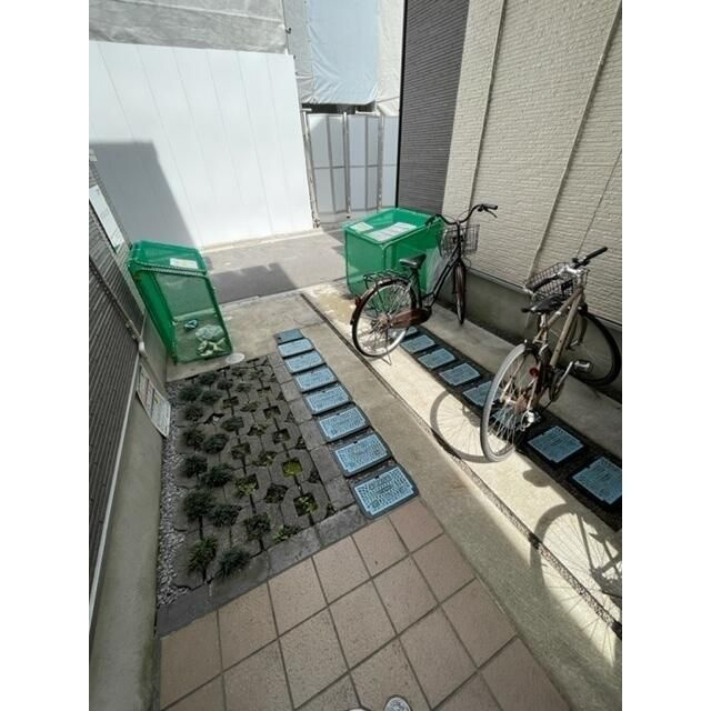 ネクステージ　鶯谷のエントランス
