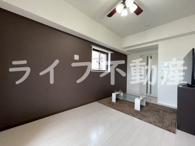 Luxe布施北Ⅱの居間・リビング|こちらの居間で趣味の時間をお楽しみください