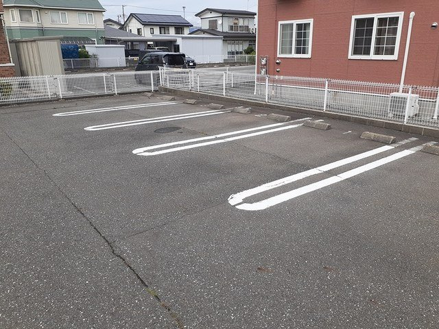 サニーハウスⅡの駐車場|駐車スペースもあります