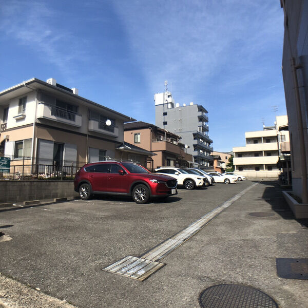 ファミール元柴田東町の駐車場