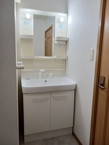 ブリッサＫの洗面所|明るい洗面所です