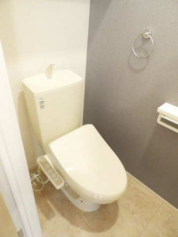 グランディ八重東のトイレ|ゆったりとした空間のトイレです