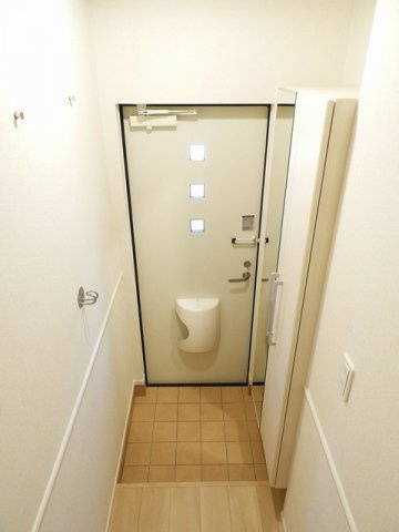 グランディ八重東の玄関|落ち着いた玄関です