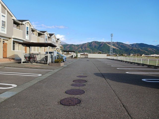 サン・フィールド　Ⅰの駐車場