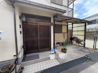 【玄関】 | 加守町２丁目　中古戸建 | 【オーナーチェンジ物件】現況賃貸中ですので、すぐに収益化できます♪