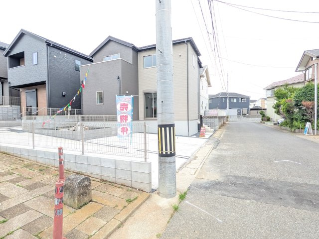 龍ケ崎市久保台2丁目　新築戸建て　4号棟の前面道路含む現地写真|現地案内会開催中！
本日のご見学も可能です♪
お気軽にお電話またはお問い合わせください♪