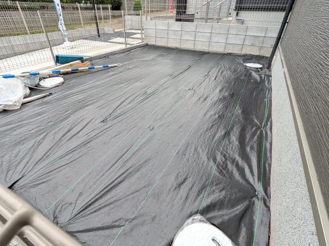 龍ケ崎市久保台2丁目　新築戸建て　4号棟の庭|リビングに明るい光を届ける南庭。
お子様の遊び場やペットのスペースとしても最適です。
室内外で心地よい暮らしが叶います。