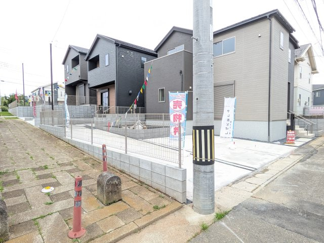 龍ケ崎市久保台2丁目　新築戸建て　3号棟の前面道路含む現地写真|現地案内会開催中！
本日のご見学も可能です♪
お気軽にお電話またはお問い合わせください♪