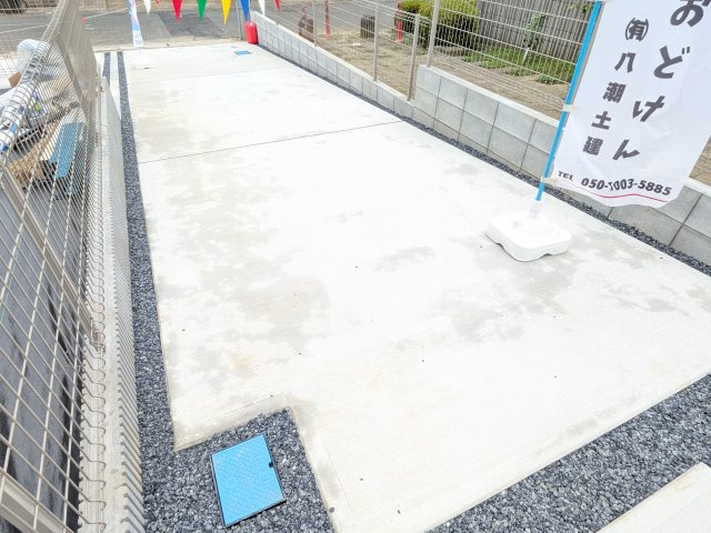 龍ケ崎市久保台2丁目　新築戸建て　3号棟の駐車場|駐車2台可能で、出し入れしやすいゆとりのカースペース。
月々の駐車場代が不要な点も大きな魅力です。