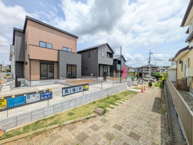 龍ケ崎市久保台2丁目　新築戸建て　2号棟の前面道路含む現地写真|現地案内会開催中！
本日のご見学も可能です♪
お気軽にお電話またはお問い合わせください♪