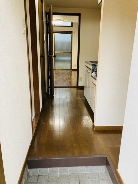 リベラル向山５の玄関