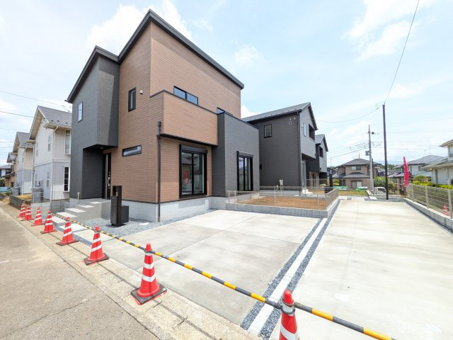 龍ケ崎市久保台2丁目　新築戸建て　1号棟の前面道路含む現地写真|現地案内会開催中！
本日のご見学も可能です♪
お気軽にお電話またはお問い合わせください♪