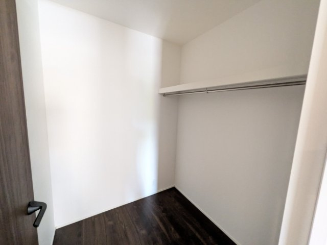 龍ケ崎市久保台2丁目　新築戸建て　1号棟の収納|1Fには広々としたファミリークローゼットがあり収納力もたっぷりです♪