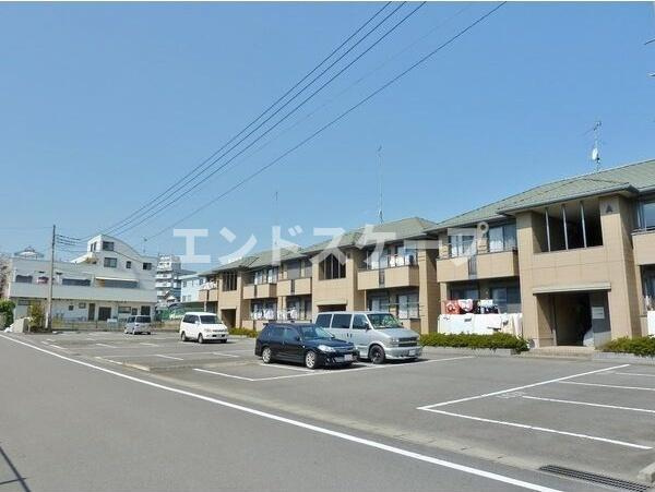 パルテールBの駐車場|高崎、前橋のお部屋探しはエンドスケープまで！お客様の理想お聞かせ下さい♪