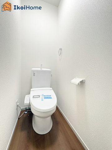 明石市魚住町西岡　全2棟　2号棟　新築戸建のトイレ|【ホームページに現地動画掲載中】●年中無休：当日予約可●トイレが2か所あるので夜中も安心です