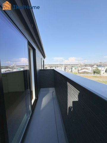 明石市魚住町西岡　全2棟　2号棟　新築戸建のバルコニー|【ホームページに現地動画掲載中】●年中無休：当日予約可●陽当り良好南向バルコニー！８万円～屋根設置可