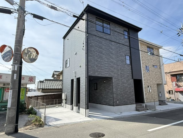 明石市魚住町西岡　全2棟　2号棟　新築戸建の駐車場|【ホームページに現地動画掲載中】●年中無休：当日予約可●お車2台駐車可！1台はビルトインガレージです