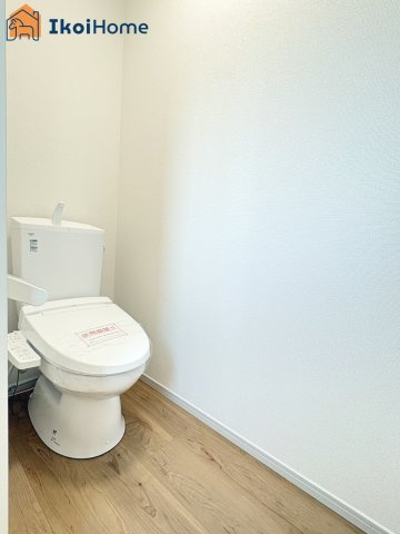 明石市魚住町西岡　全2棟　1号棟　新築戸建のトイレ|◆同社施工例◆1階・2階にウォシュレット、暖房便座、脱臭機能を標準装備のトイレを完備！