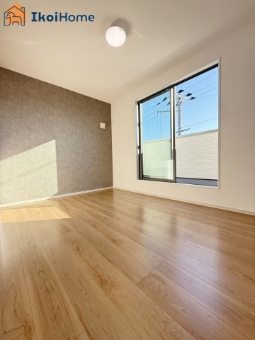 明石市魚住町西岡　全2棟　1号棟　新築戸建の寝室|◆同社施工例◆バルコニーに面した明るいお部屋です♪クローゼットも完備しております！