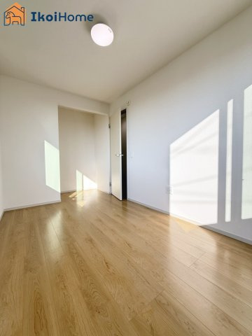 明石市魚住町西岡　全2棟　1号棟　新築戸建の寝室|◆同社施工例◆注意。カーテン・カーテンレールは付いておりません。弊社にご相談ください。