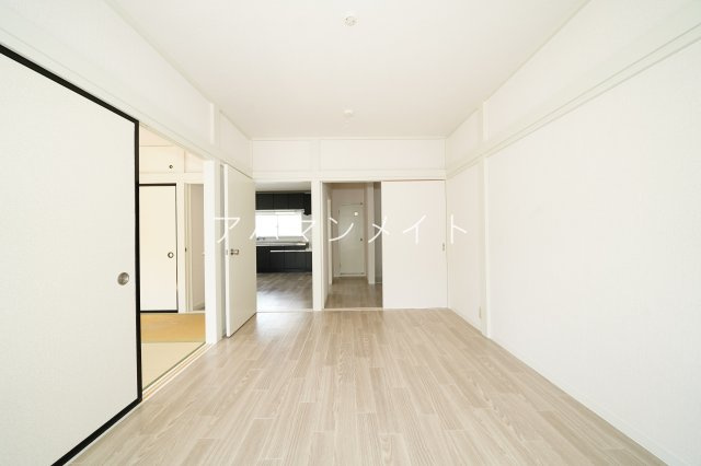 【居間・リビング】 | タチカワテラスハウス | きれいなお部屋です
