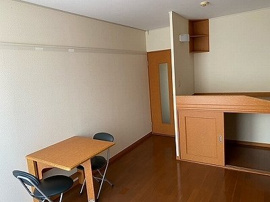 落ち着いて過ごせるお部屋なので、寝室にいかがでしょうか