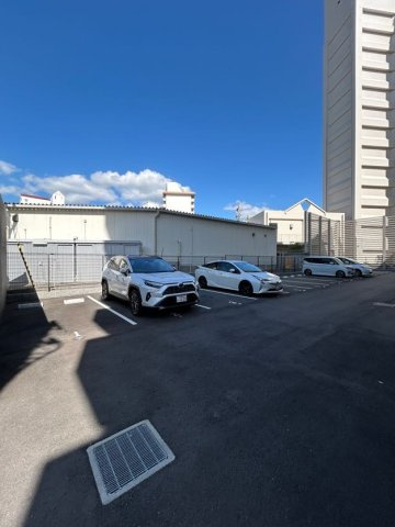 アドバンス神戸パーチェの駐車場
