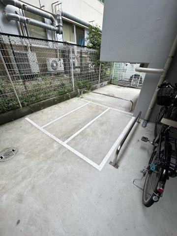 シーズンフラッツ大手前の駐車場