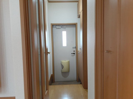 収納もある玄関です