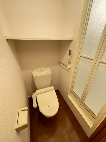 レオパレスアドバンス芦屋のトイレ