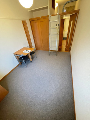 レオパレスアドバンス芦屋の寝室