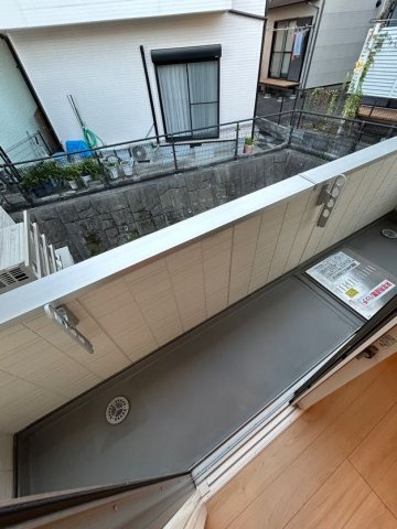 アパルトマン大倉山のバルコニー|バルコニーからの眺めを楽しみながら食事をしませんか