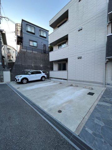 アパルトマン大倉山の駐車場|駐車場があります