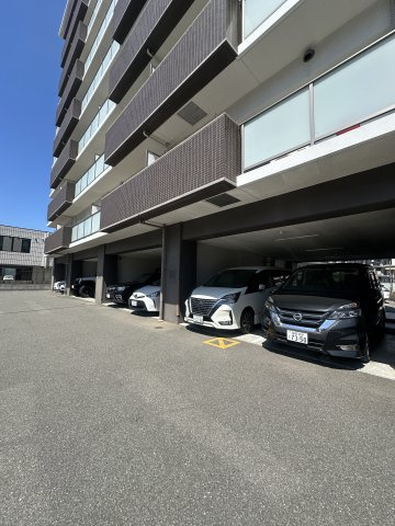 ファーストポイント東比恵の駐車場