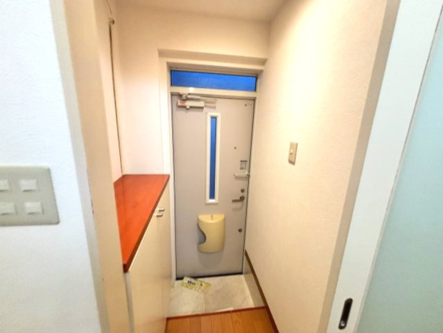 瀧山ビルの玄関