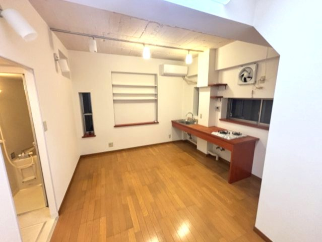 瀧山ビルの居間・リビング