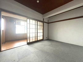明るい色調の室内です