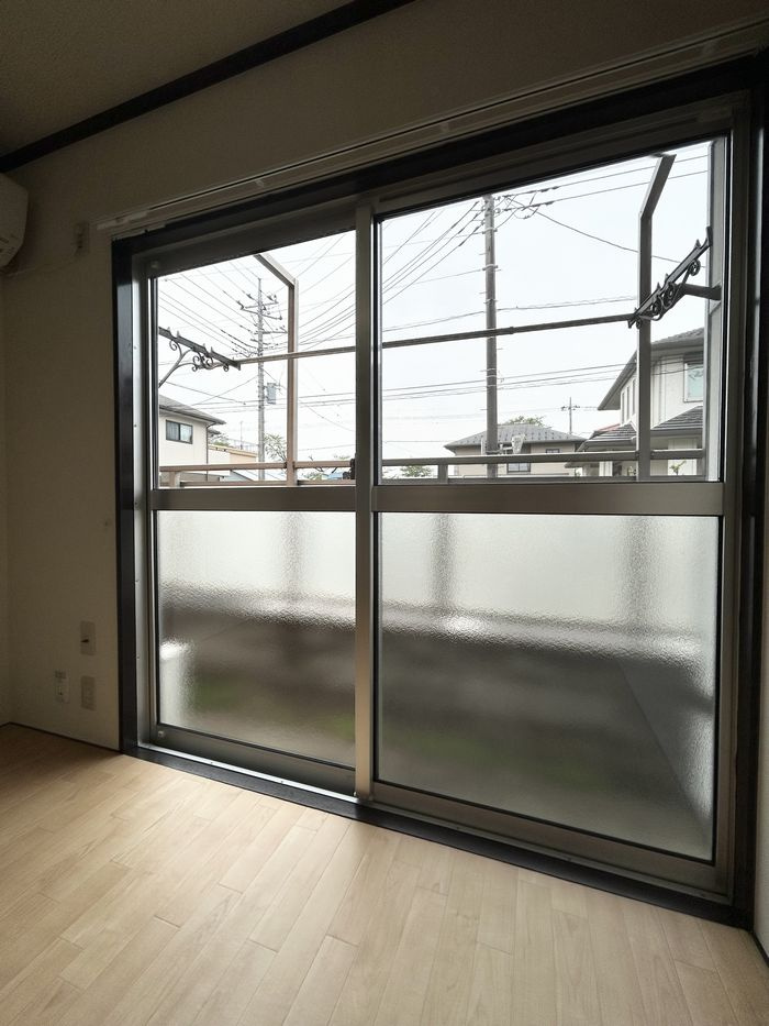 コンパクトで使いやすい洋室です