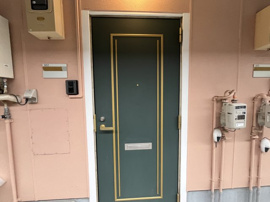 収納もある玄関です