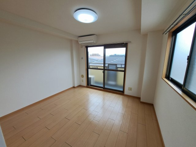 カルム六番町の居間・リビング