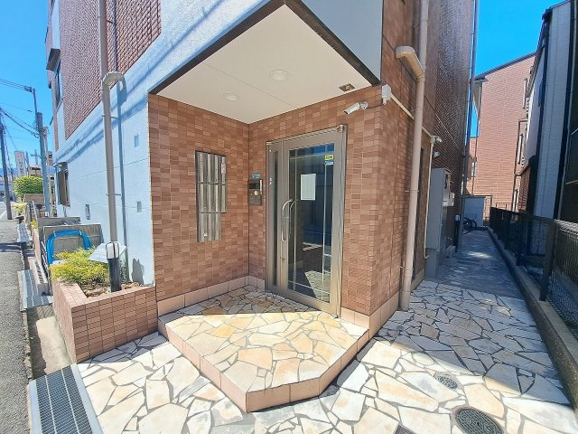 カルム六番町のエントランス
