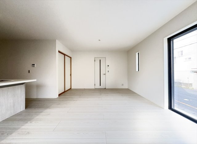 【外観】 | 志木市本町2丁目　新築一戸建住宅　全1棟　(志木本店) | 販売現地／2026年6月5日撮影　
エコジョーズや階段足元灯など充実の設備仕様で快適な暮らしをサポート