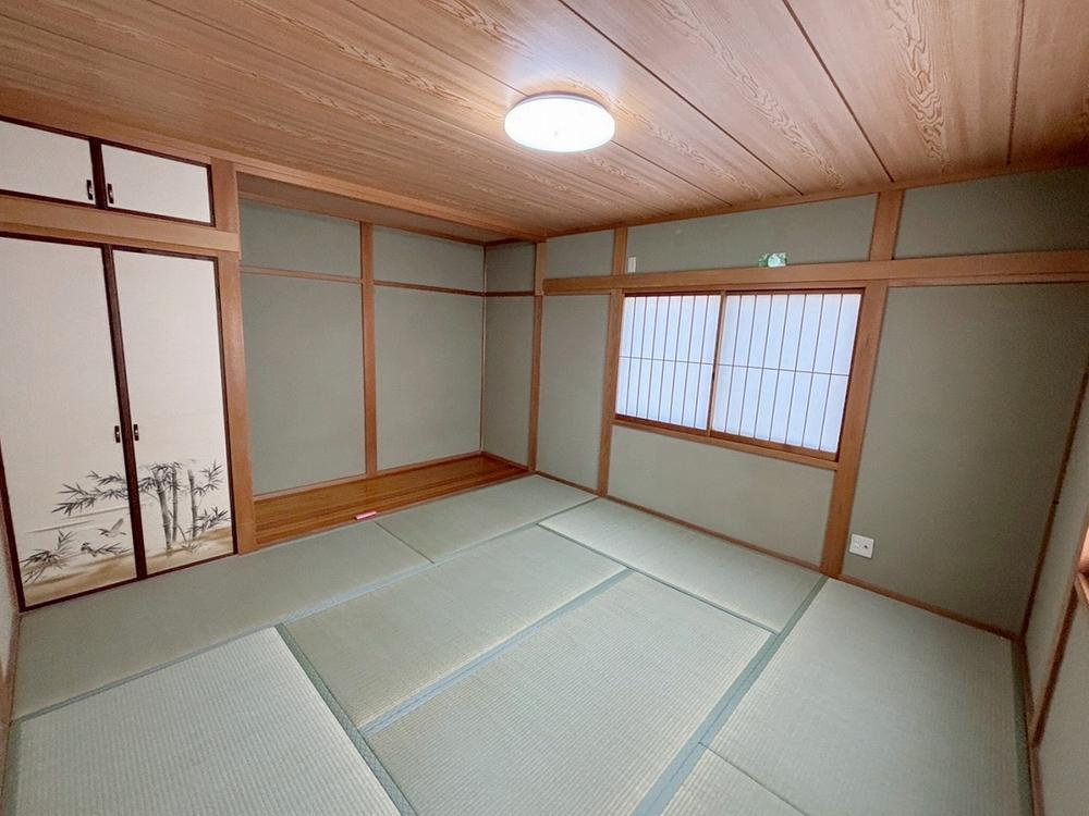南野口町　中古一戸建ての和室|和室8.0帖
■物件内覧・資金計画相談・住宅ローン相談、リフォーム相談、お問合せ受付中■
※当日・翌日のご内覧、ご相談はお電話でのお問合せがスムーズです！
