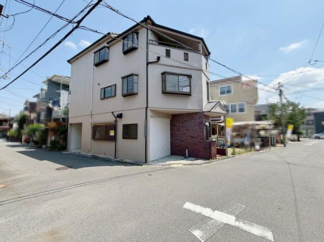 南野口町　中古一戸建ての前面道路含む現地写真|■物件内覧・資金計画相談・住宅ローン相談、リフォーム相談、お問合せ受付中■
※当日・翌日のご内覧、ご相談はお電話でのお問合せがスムーズです！