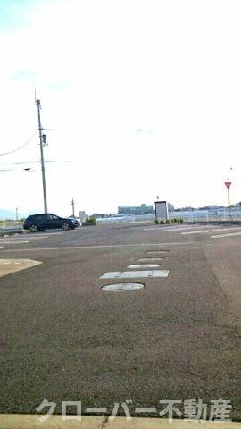 薔薇Ⅱの駐車場