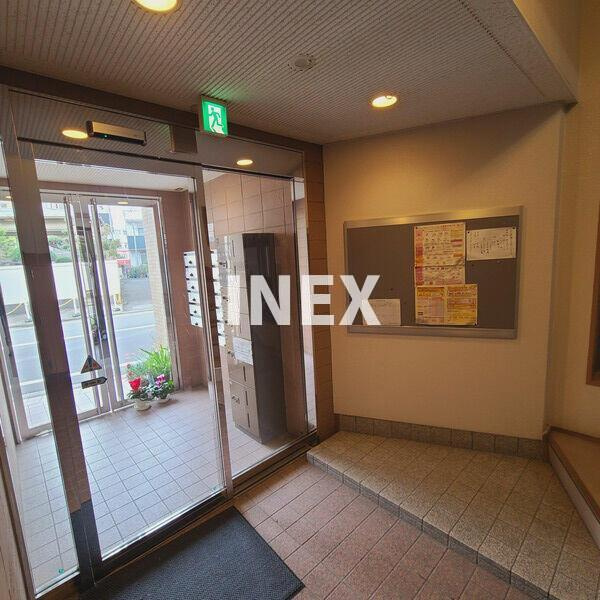 横浜市鶴見区市場大和町の賃貸マンションのエントランス